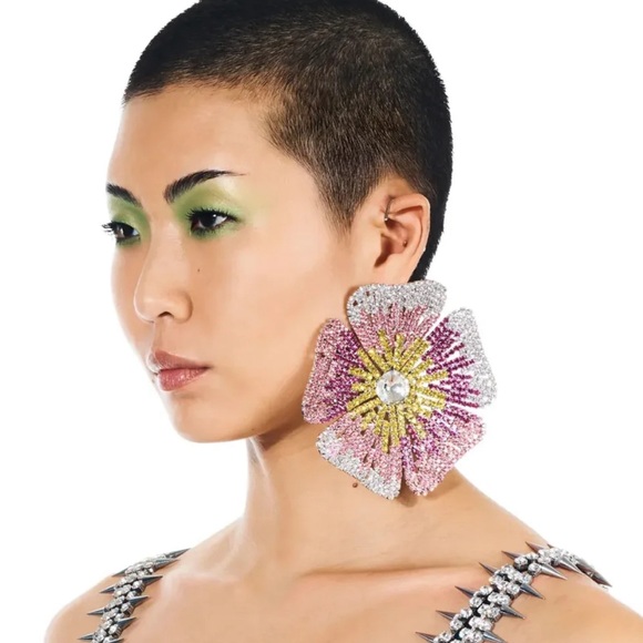 Exaggerated Crystal Flower Statement Ear Cuff - Picture 1 of 6